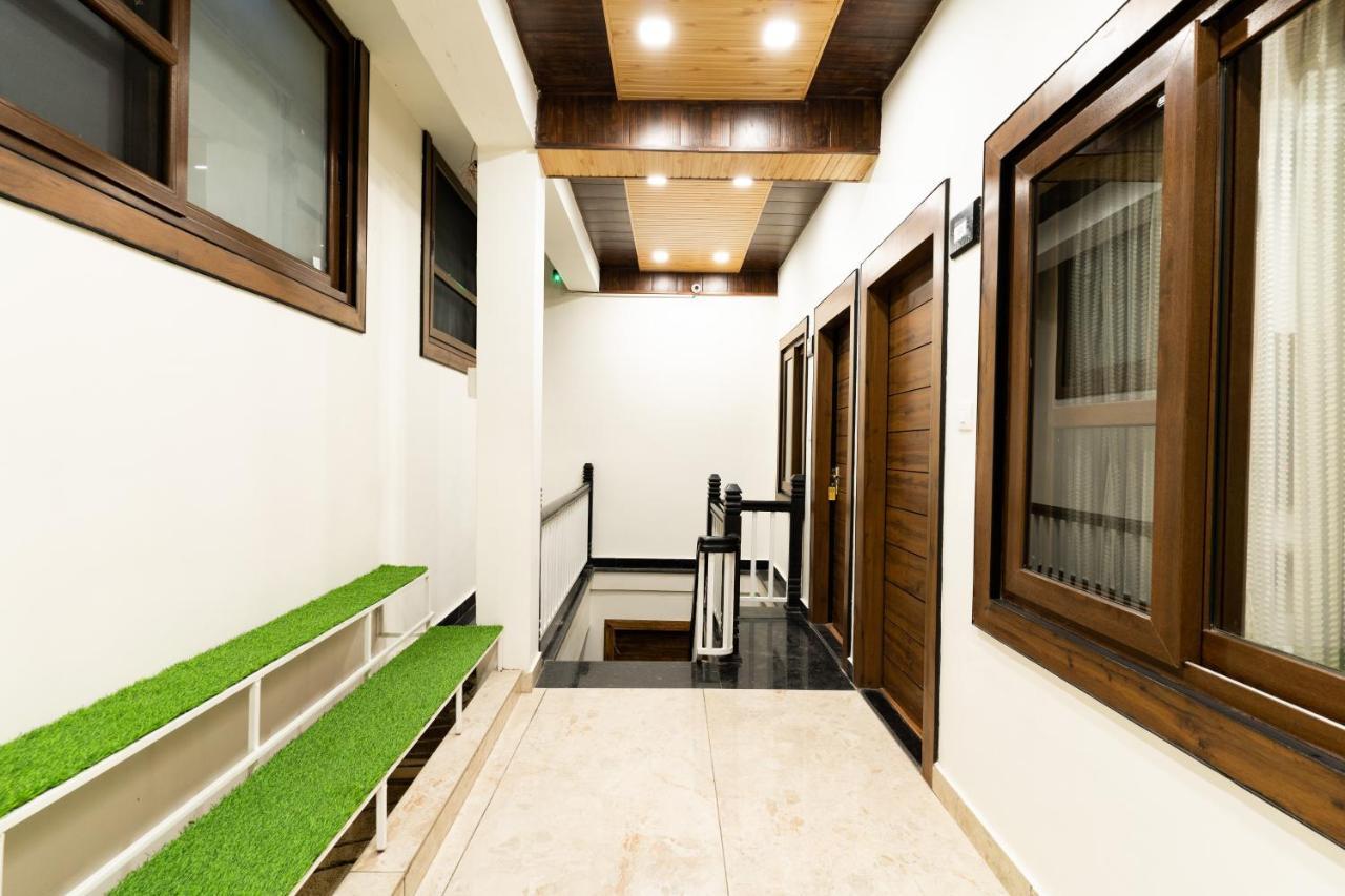 Hotel Woodland ナイニタール エクステリア 写真