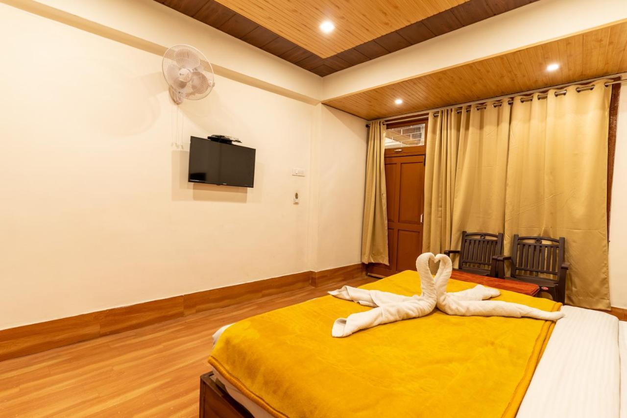 Hotel Woodland ナイニタール エクステリア 写真